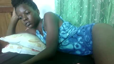 petitesweetchiq online show from 09-24-25, 09:45