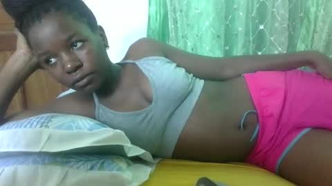 petitesweetchiq online show from 10-04-25, 11:30