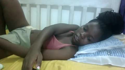 petitesweetchiq online show from 10-09-25, 06:39