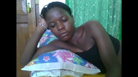 petitesweetchiq online show from 11-29-25, 08:50