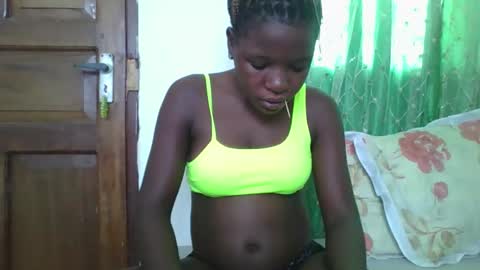 petitesweetchiq online show from 02-02-26, 07:51