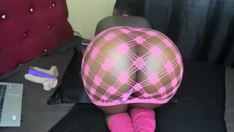 Snapshot of petitiana chatting on 11-01-25, 08:38 Cayennee online show from 11-01-25, 08:38