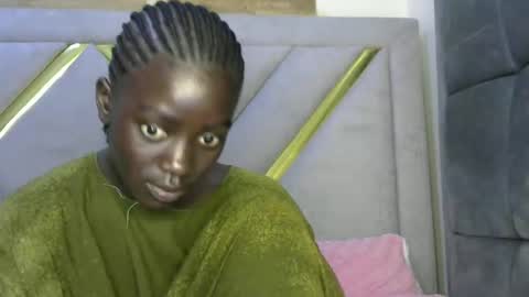 petitte_gyaal online show from 11-22-25, 12:04