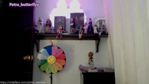 Snapshot of petra_butterfly chatting on 03-11-25, 04:10 i.. .U can call me Nick ....    Help me to reach 200 thumbs up online show from 03-11-25, 04:10