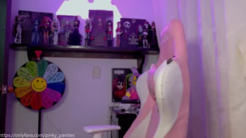 Snapshot of petra_butterfly chatting on 09-17-25, 12:12 i.. .U can call me Nick ....    Help me to reach 200 thumbs up online show from 09-17-25, 12:12