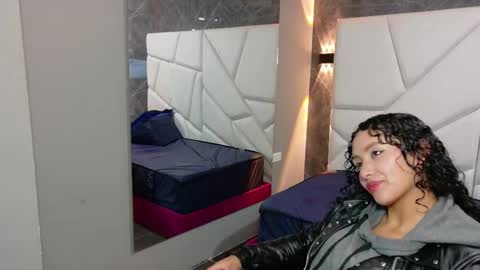 Moon  online show from 10-25-25, 11:29