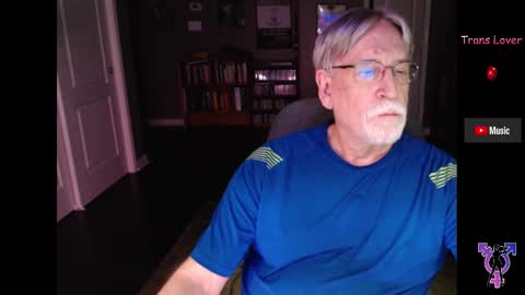 Snapshot of pghk2000 chatting on 02-06-25, 08:18 George online show from 02-06-25, 08:18