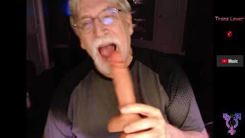 Snapshot of pghk2000 chatting on 10-04-25, 01:58 George online show from 10-04-25, 01:58