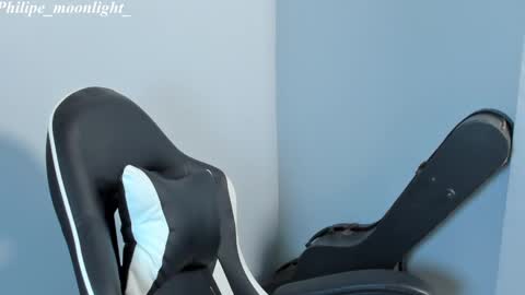 Phil.   INDEPENDENT MODEL online show from 02-20-25, 07:45