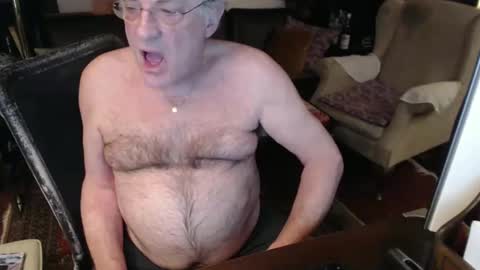 Snapshot of philoumis2 chatting on 12-23-24, 01:29 Philippe online show from 12-23-24, 01:29