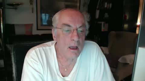 Snapshot of philoumis2 chatting on 12-27-24, 04:32 Philippe online show from 12-27-24, 04:32