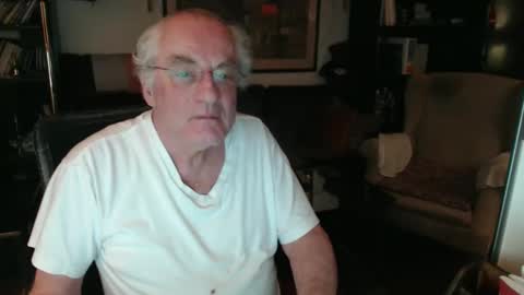 Snapshot of philoumis2 chatting on 01-06-25, 09:00 Philippe online show from 01-06-25, 09:00