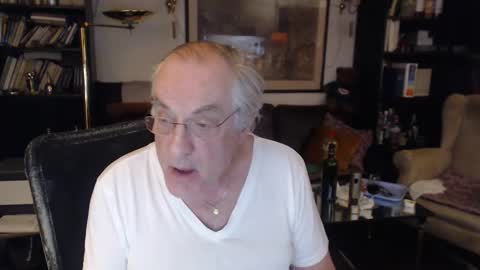 Snapshot of philoumis2 chatting on 02-13-25, 11:15 Philippe online show from 02-13-25, 11:15