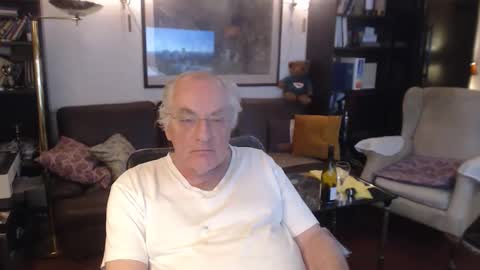 Snapshot of philoumis2 chatting on 10-22-25, 09:47 Philippe online show from 10-22-25, 09:47