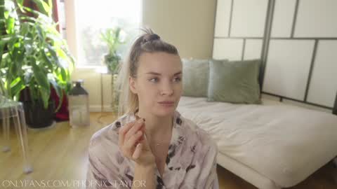 Snapshot of phoenix_taylor chatting on 02-09-25, 12:06 PHOENIX TAYLOR online show from 02-09-25, 12:06