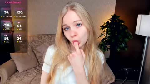 Snapshot of phyllisearney chatting on 03-12-25, 07:35 Hann G. Jones online show from 03-12-25, 07:35