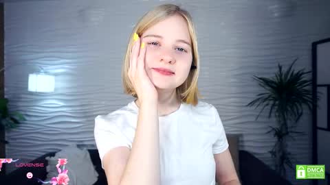 Snapshot of phyllisearney chatting on 11-01-25, 05:20 Hann G. Jones online show from 11-01-25, 05:20