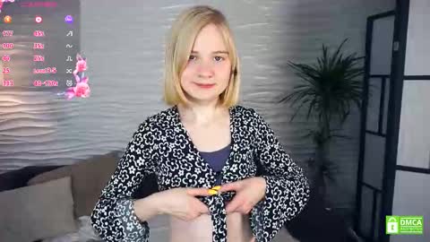 Snapshot of phyllisearney chatting on 11-08-25, 04:12 Hann G. Jones online show from 11-08-25, 04:12