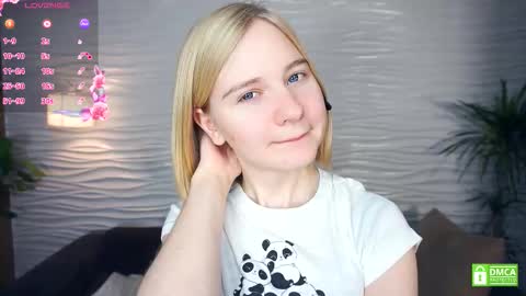 Snapshot of phyllisearney chatting on 11-14-25, 04:11 Hann G. Jones online show from 11-14-25, 04:11