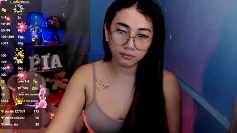 Pia online show from 01-22-25, 01:42