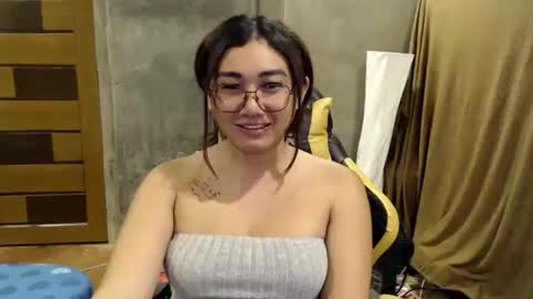 Pia online show from 10-21-25, 08:09