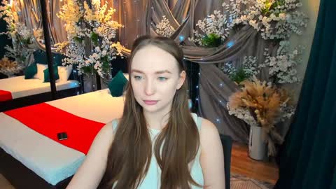 Emelie online show from 02-04-25, 10:21