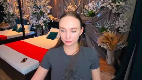 Emelie online show from 02-11-25, 07:38