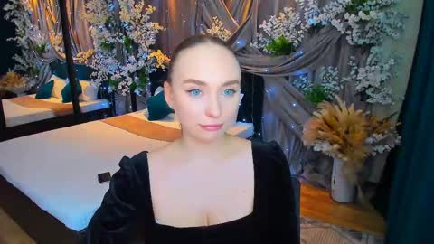 Emelie online show from 02-28-25, 05:26