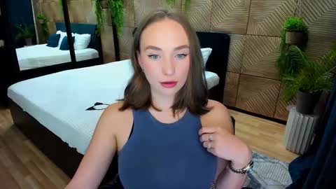 Emelie online show from 09-14-25, 07:24