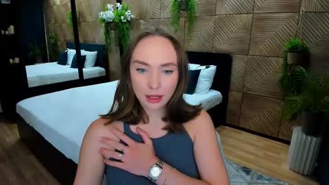 Emelie online show from 09-15-25, 06:19