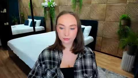 Emelie online show from 09-16-25, 04:08