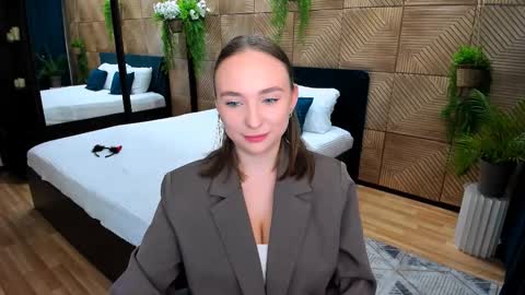 Emelie online show from 09-19-25, 04:29