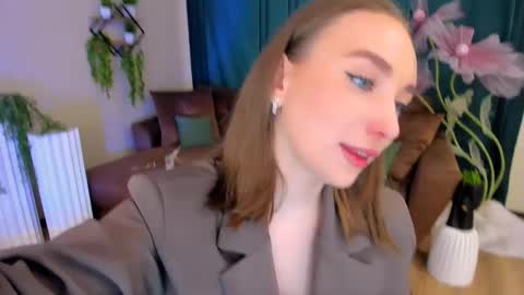 Emelie online show from 09-22-25, 04:03