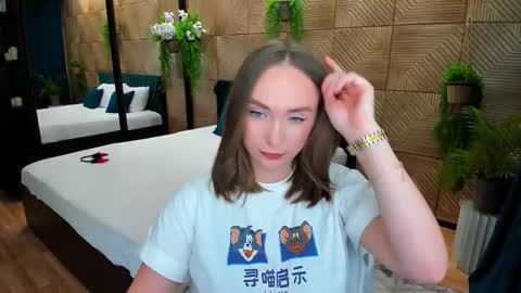 Emelie online show from 09-28-25, 07:41