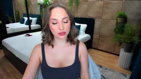Emelie online show from 10-10-25, 10:25