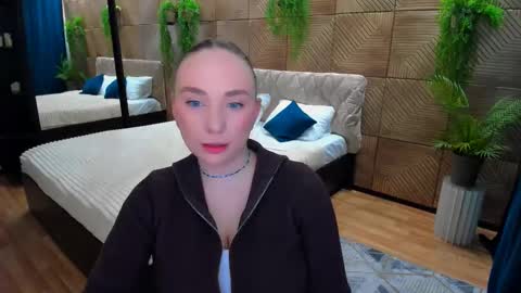 Emelie online show from 02-05-26, 10:20