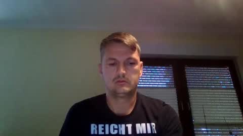 Snapshot of piercingsxxx chatting on 09-11-25, 05:40 piercingsxxx online show from 09-11-25, 05:40