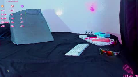 Snapshot of piggy_eddy chatting on 01-12-26, 02:17 Eddy Brock... Its a pleasure to talk to... online show from 01-12-26, 02:17