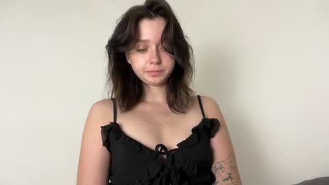 Snapshot of pileacadieri__ chatting on 01-02-25, 10:48 Trisha     online show from 01-02-25, 10:48