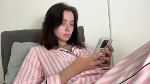 Snapshot of pileacadieri__ chatting on 01-04-25, 03:17 Trisha     online show from 01-04-25, 03:17