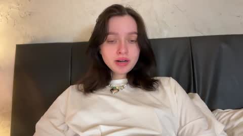 Snapshot of pileacadieri__ chatting on 01-10-25, 01:31 Trisha     online show from 01-10-25, 01:31
