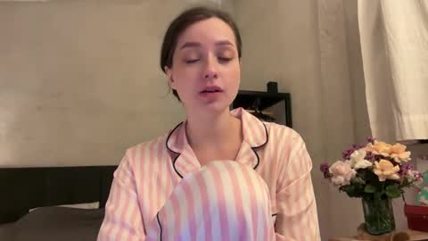 Snapshot of pileacadieri__ chatting on 03-08-25, 11:37 Trisha     online show from 03-08-25, 11:37