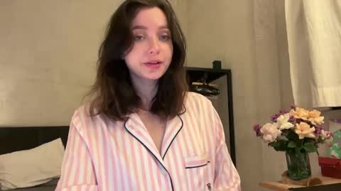 Snapshot of pileacadieri__ chatting on 03-08-25, 02:40 Trisha     online show from 03-08-25, 02:40