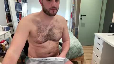 pilou online show from 02-25-26, 12:15