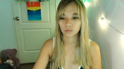 Snapshot of pinay_beauty14 chatting on 02-15-25, 12:48 pinay beauty14 online show from 02-15-25, 12:48