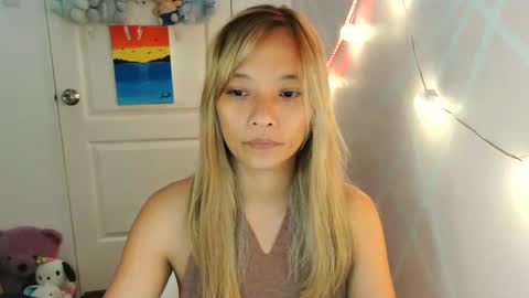 Snapshot of pinay_beauty14 chatting on 02-16-25, 12:19 pinay beauty14 online show from 02-16-25, 12:19