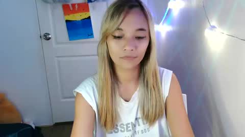 Snapshot of pinay_beauty14 chatting on 02-19-25, 01:28 pinay beauty14 online show from 02-19-25, 01:28