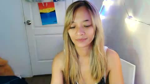 Snapshot of pinay_beauty14 chatting on 02-19-25, 11:04 pinay beauty14 online show from 02-19-25, 11:04