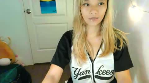 Snapshot of pinay_beauty14 chatting on 02-24-25, 10:36 pinay beauty14 online show from 02-24-25, 10:36