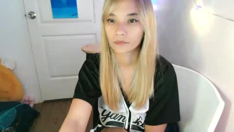 Snapshot of pinay_beauty14 chatting on 02-27-25, 12:02 pinay beauty14 online show from 02-27-25, 12:02